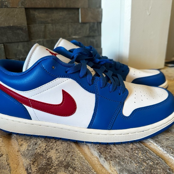 Nike Blue and White Sneakers with Classic Design and Prominent Swoosh - Picture 1 of 5
